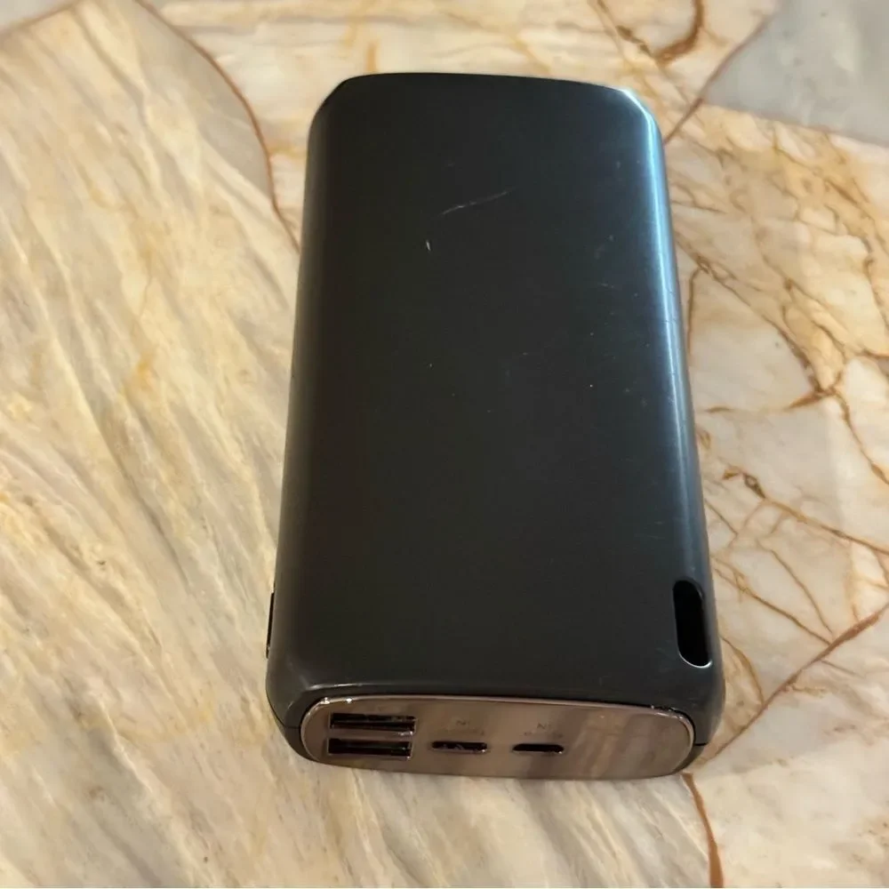 Black Portable Charger‎